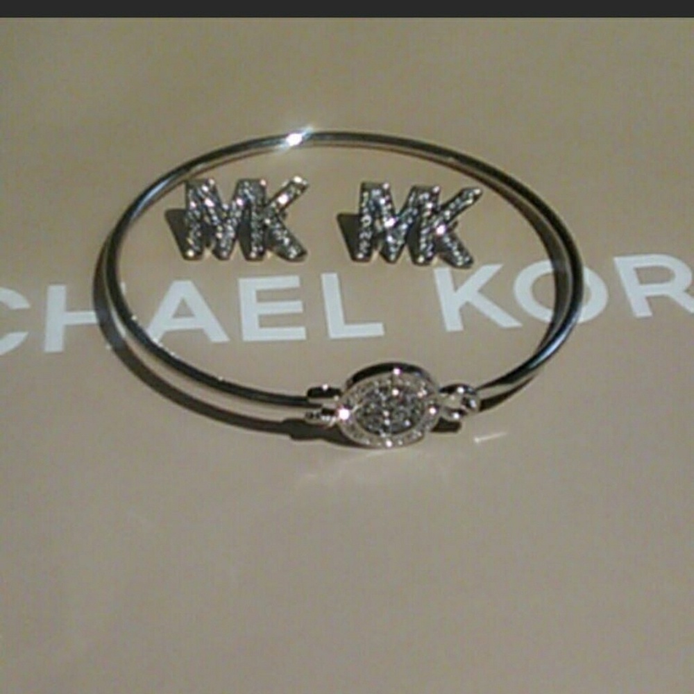 Meet your Posher, Aida